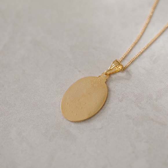 Men’s Jesus Necklace | 18k Gold Filled - Picture 4 of 6